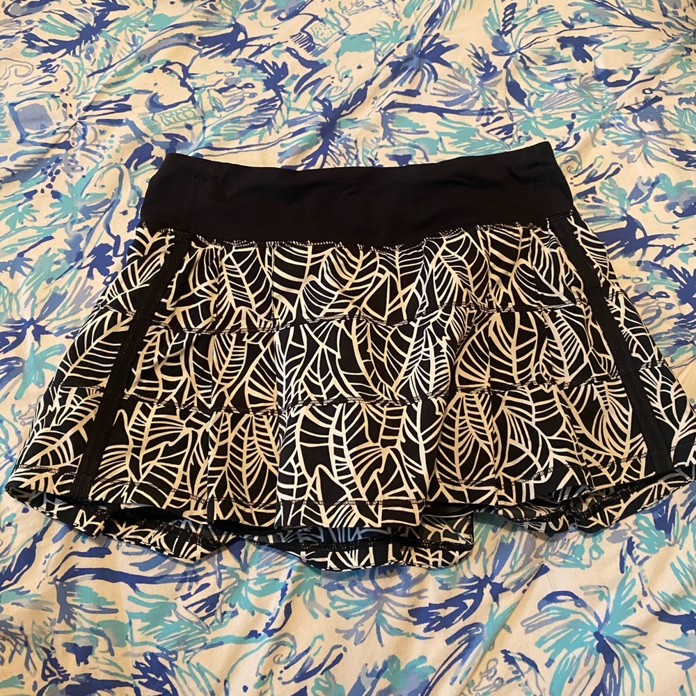 Lululemon skirt, black and white leaves, size 4